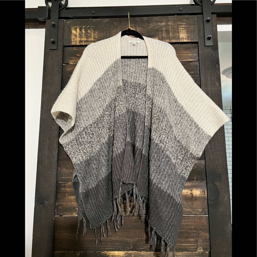 • American Eagle • Sweater shawl •